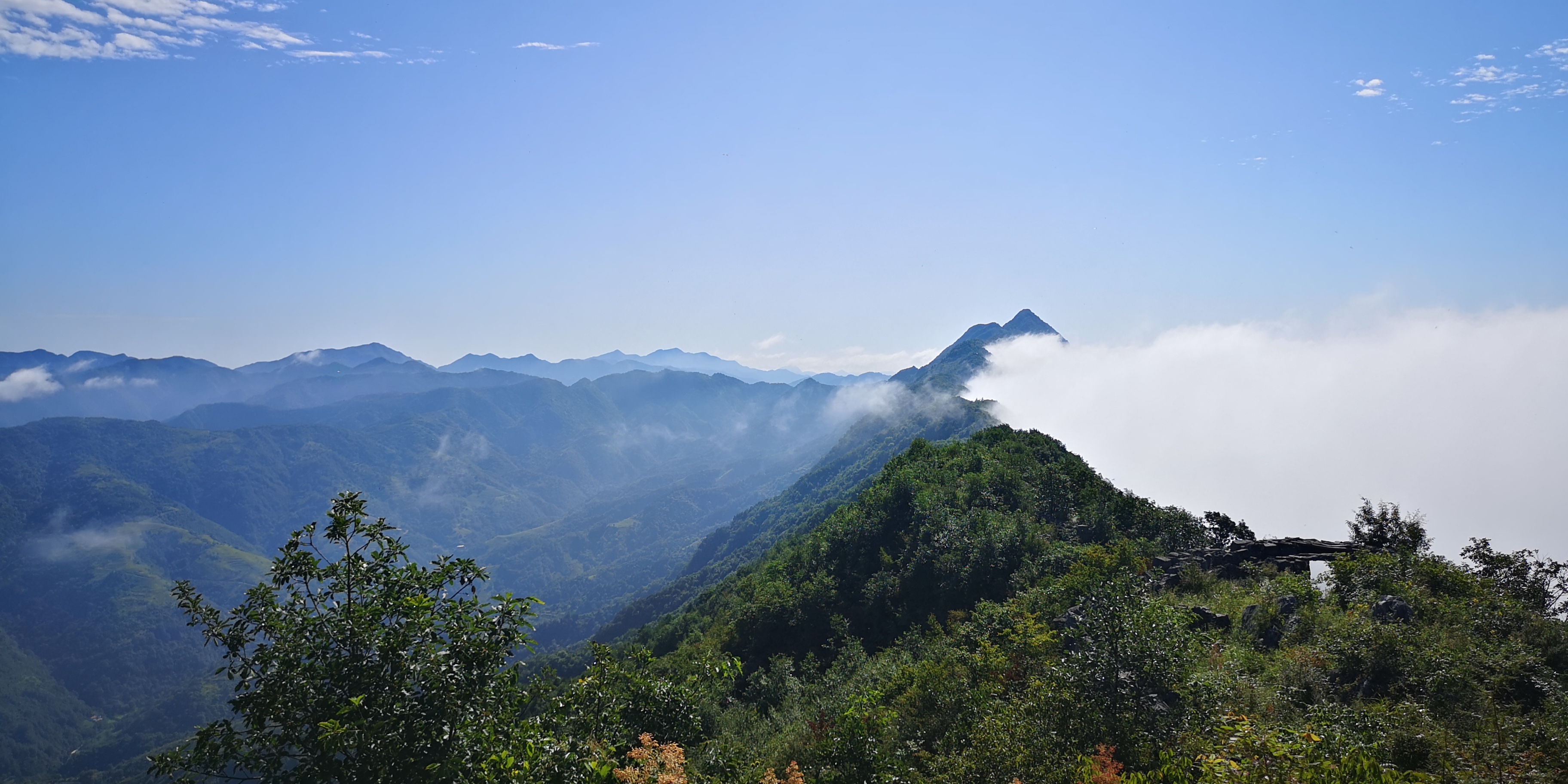 山峦云海壮美景观 户外旅游电脑壁纸素材