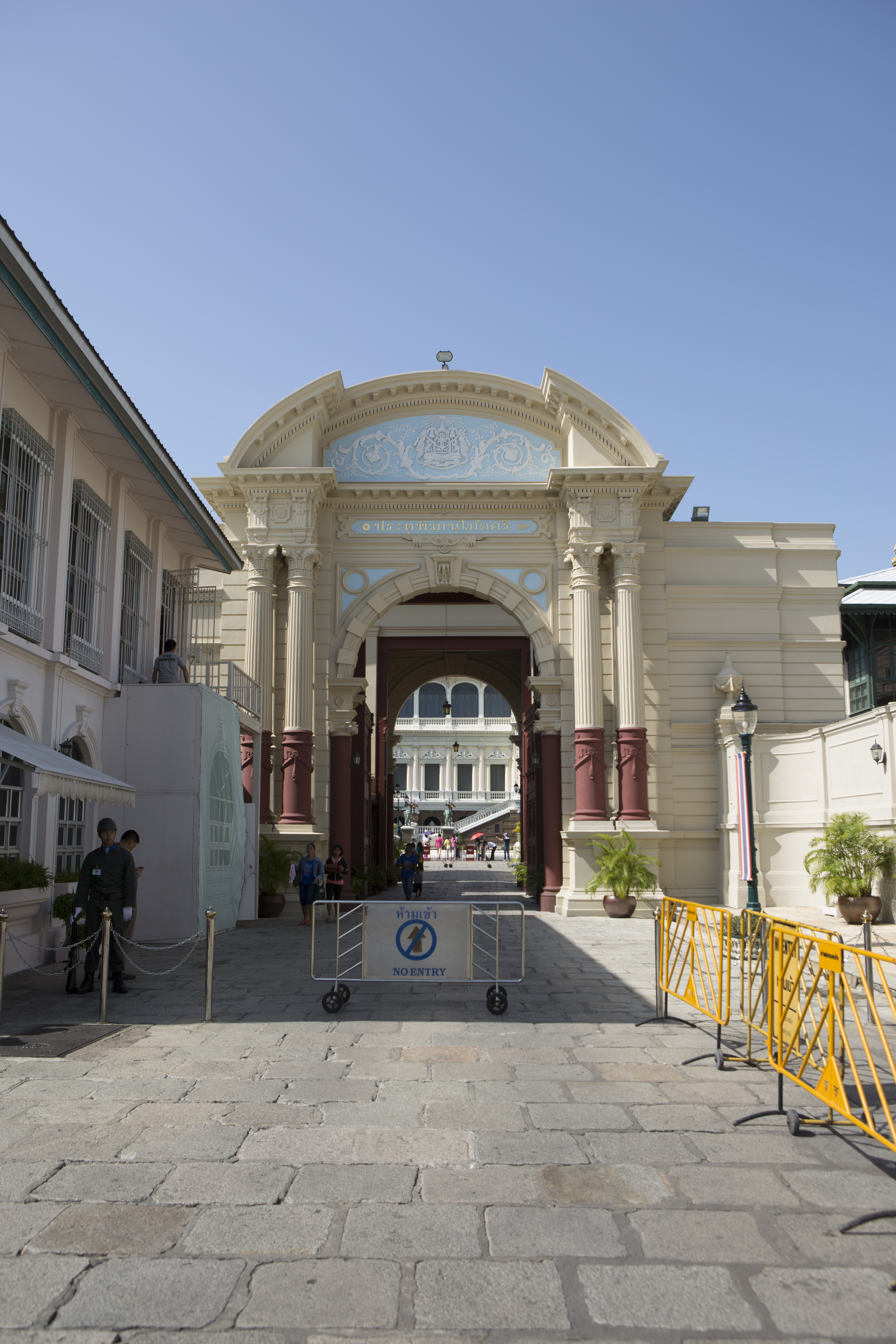 特色古建筑大门尽显典雅 旅游宣传好素材