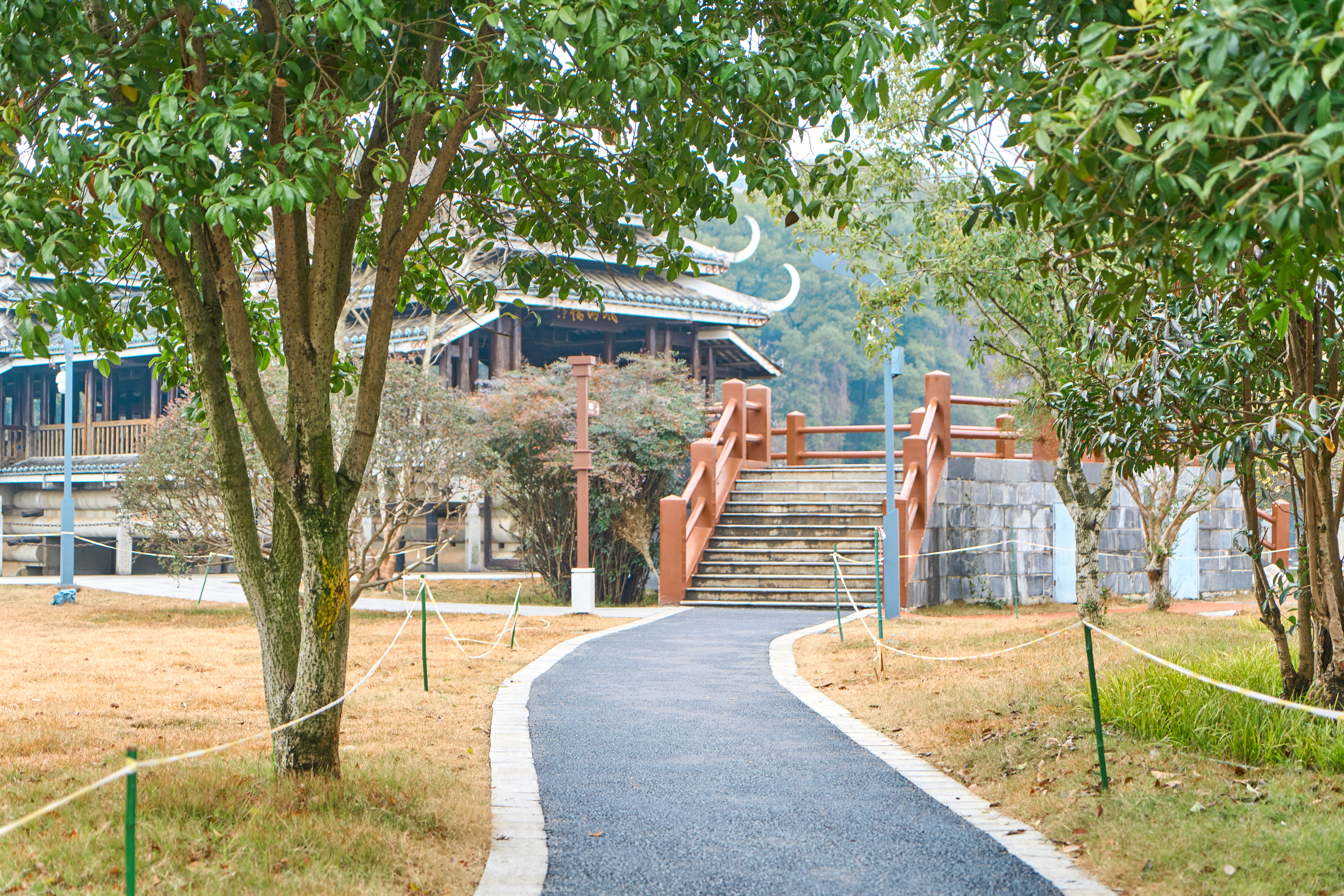 清幽小径通古建，赏景好去处