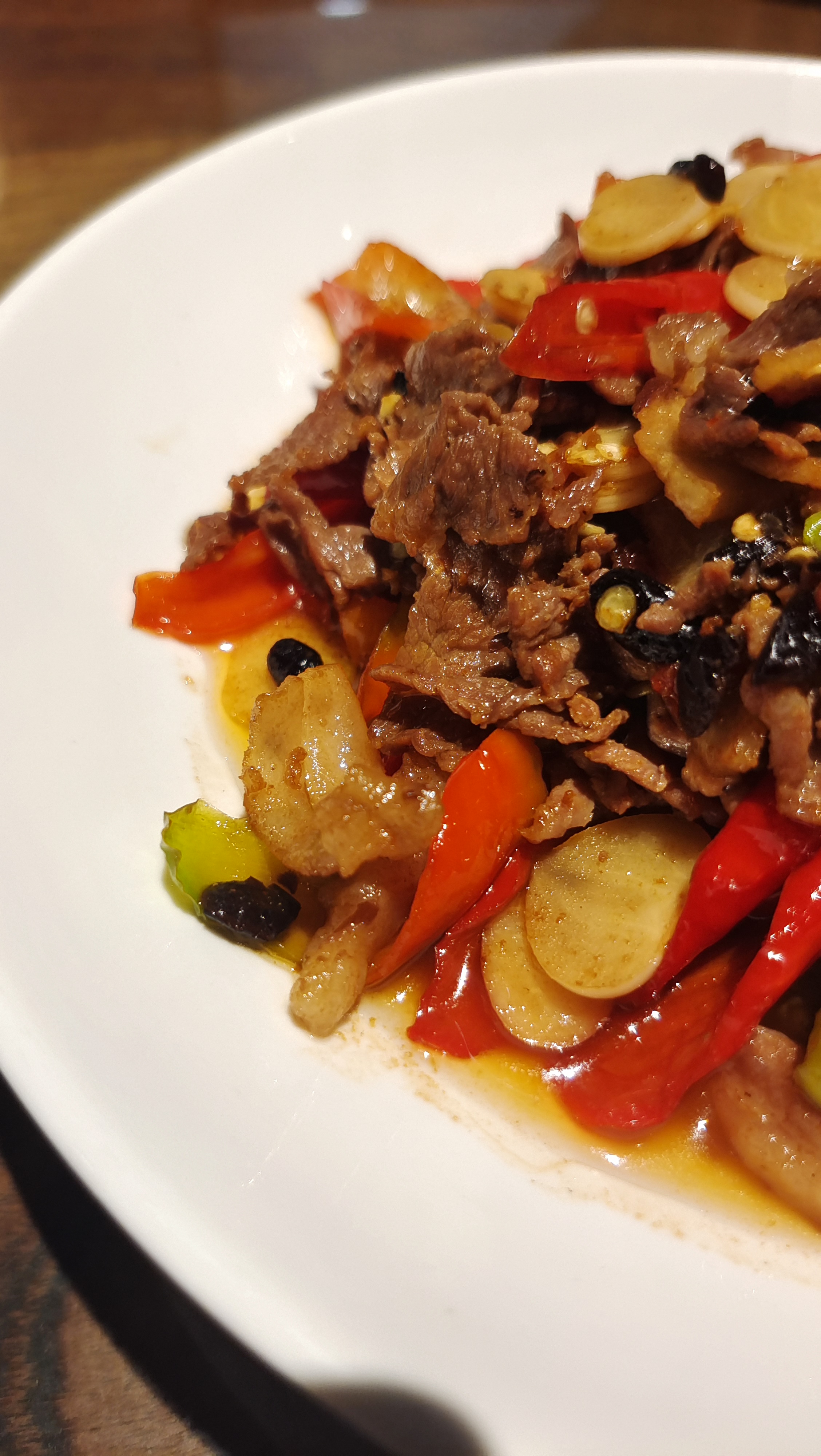 美味牛肉小炒，尽显中餐魅力的舌尖盛宴