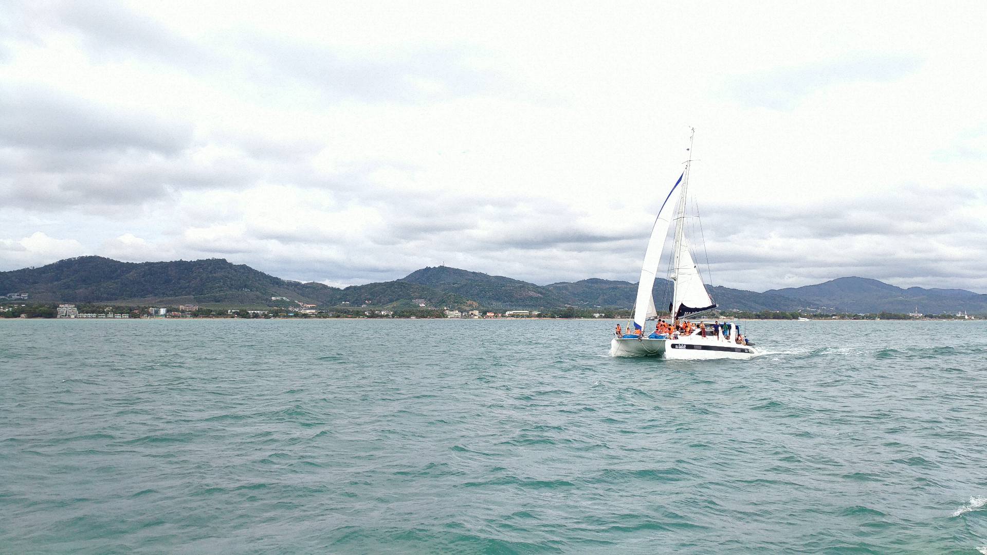 海上帆船航行图 轮船海洋风景手机壁纸