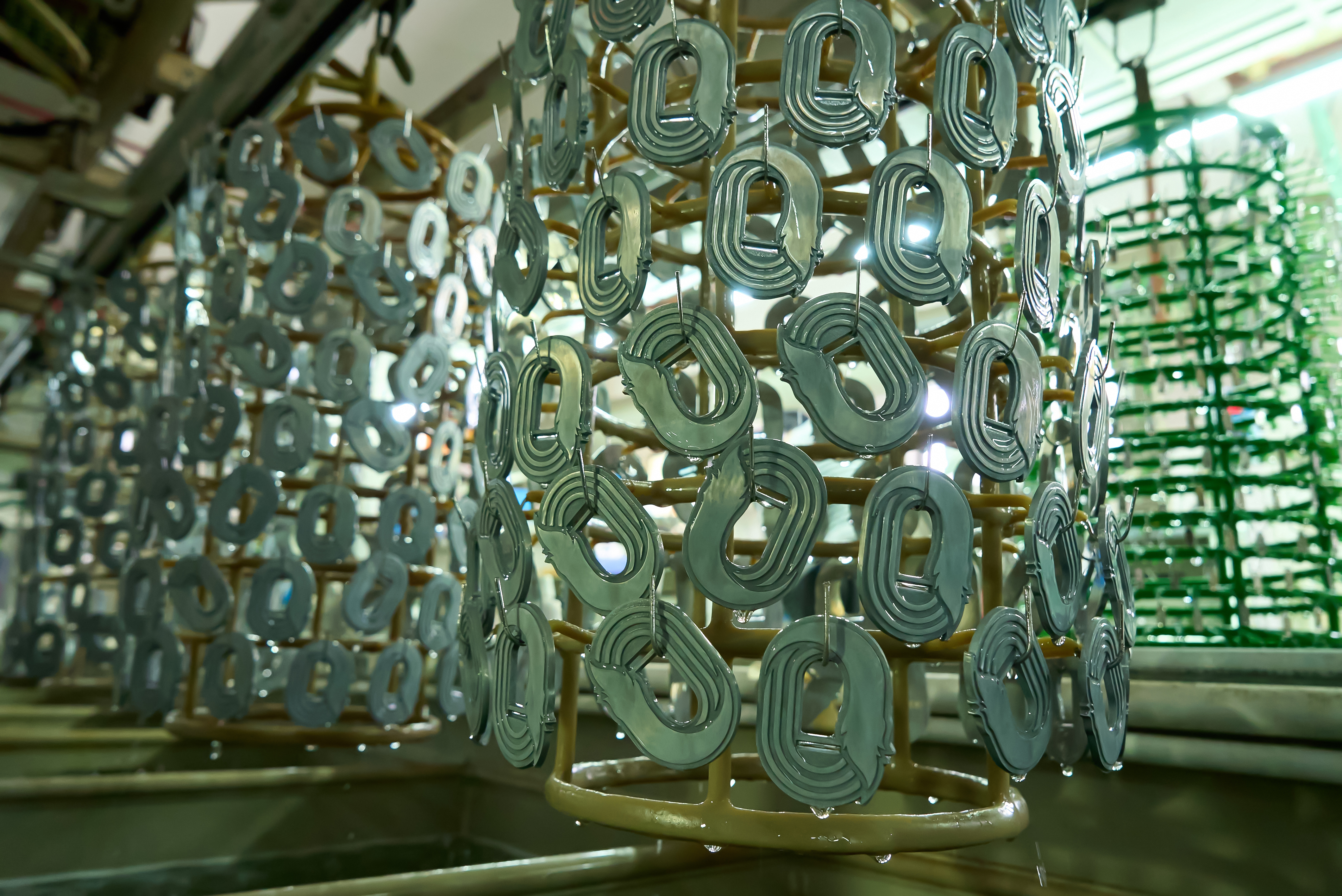 金属材质拉环展示，工业风满满质感十足