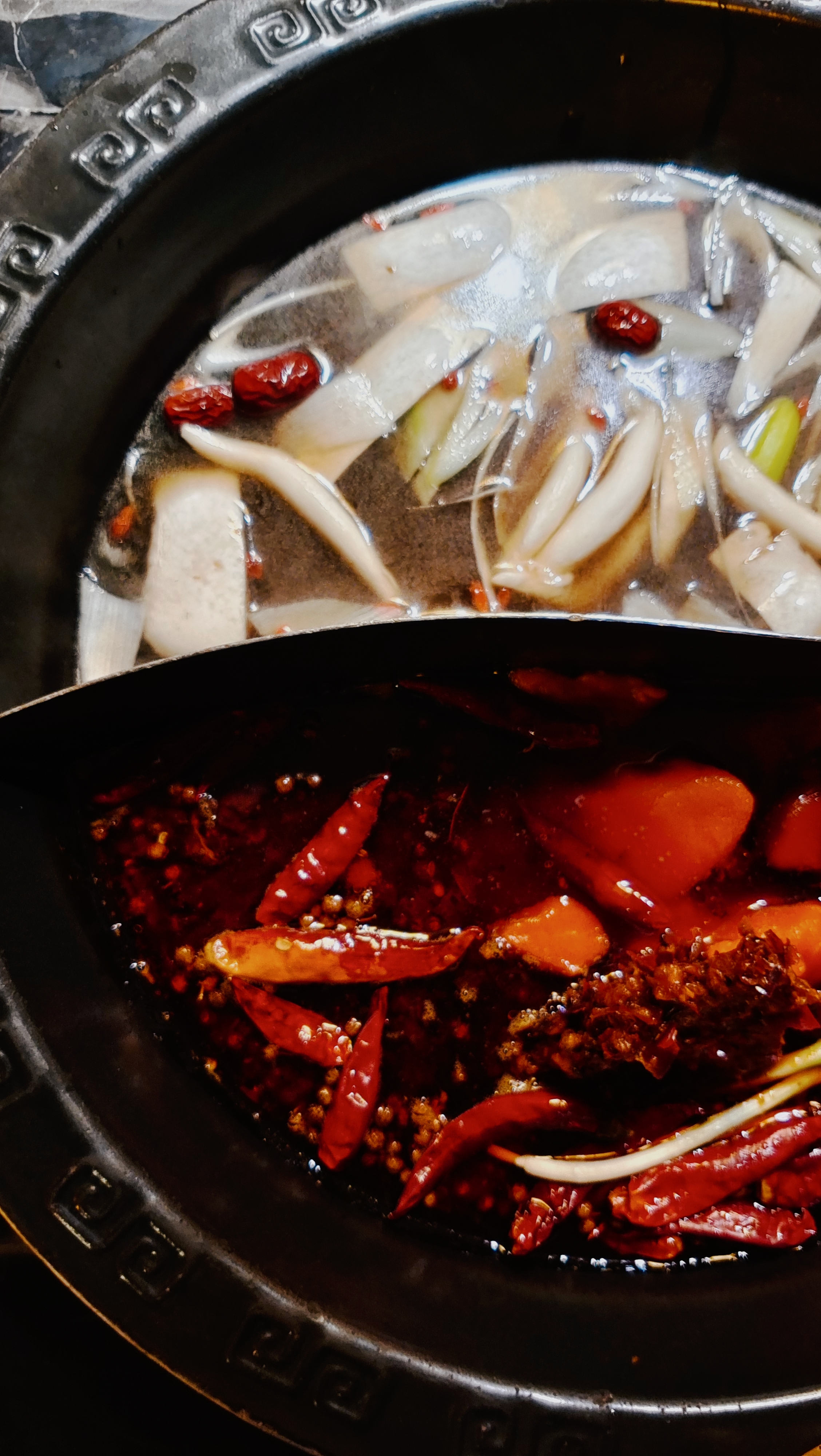 美味火锅盛宴，尽享热辣鲜香的中餐美食