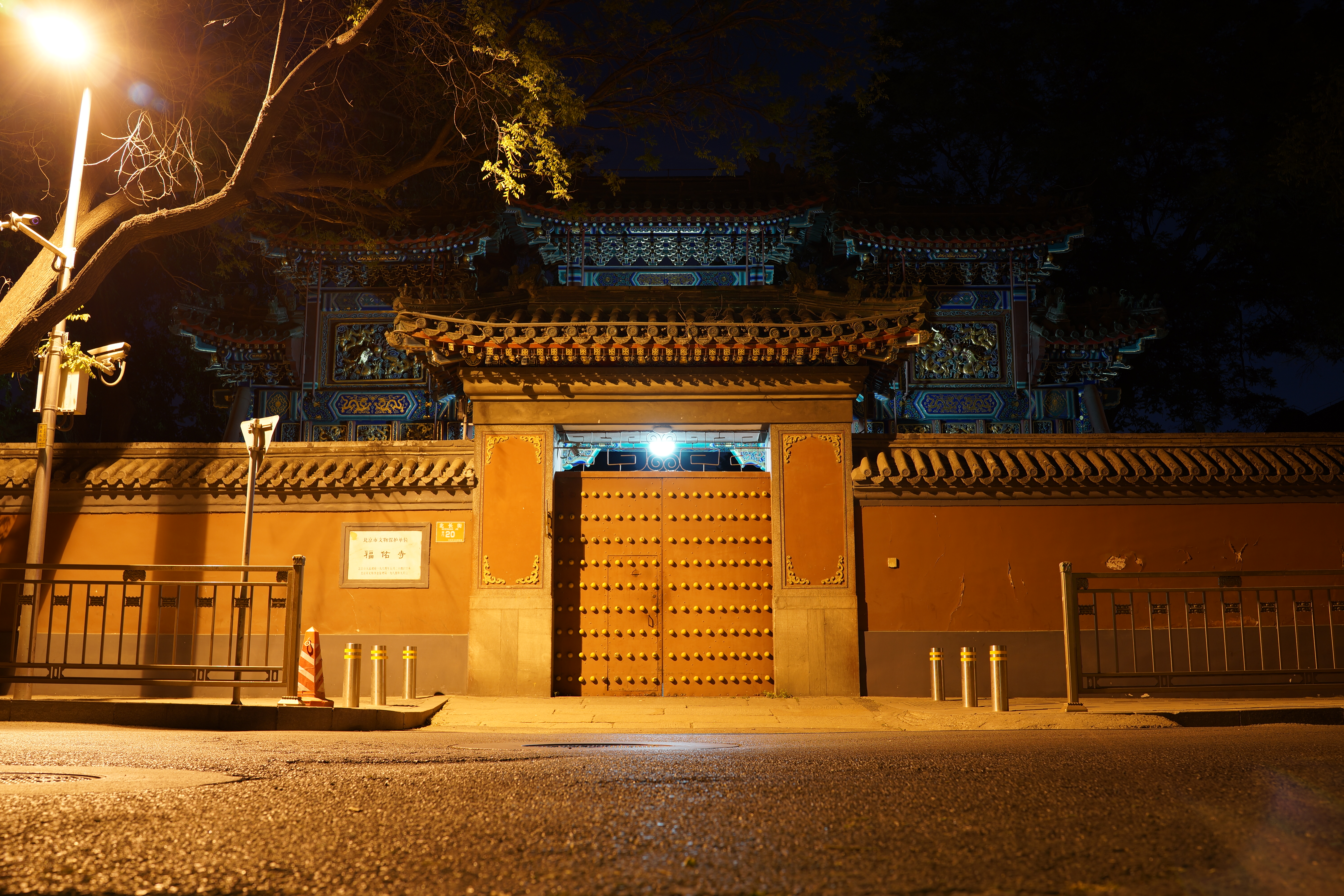 夜晚古建筑大门尽显神秘中国风之美