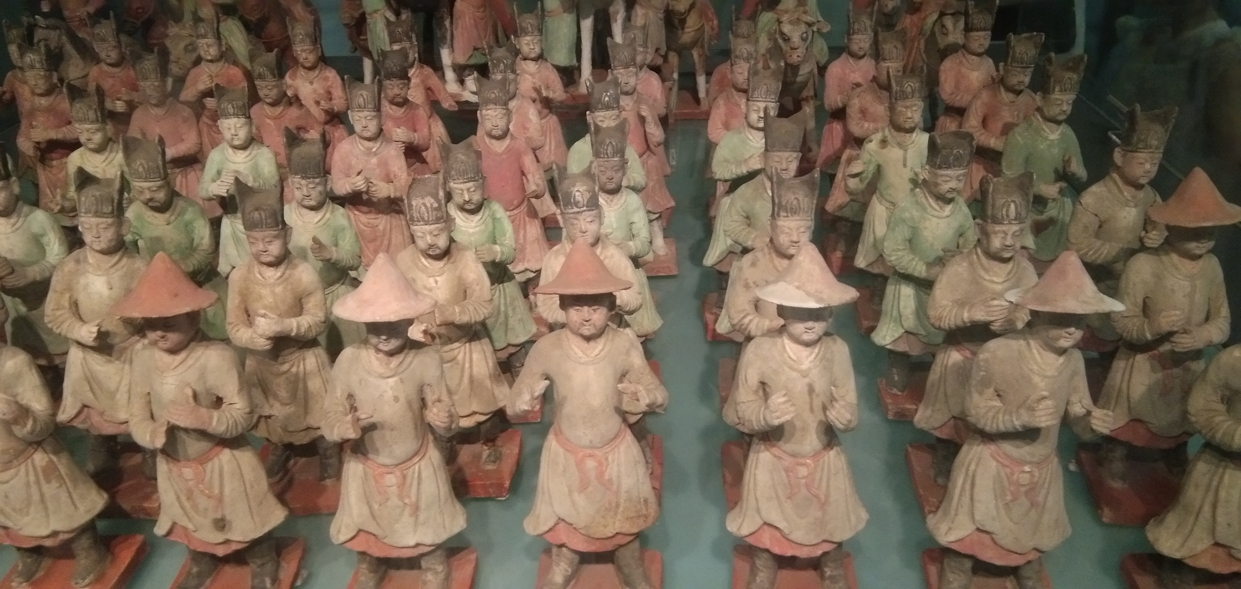 古代陶俑文物展示，感受历史韵味