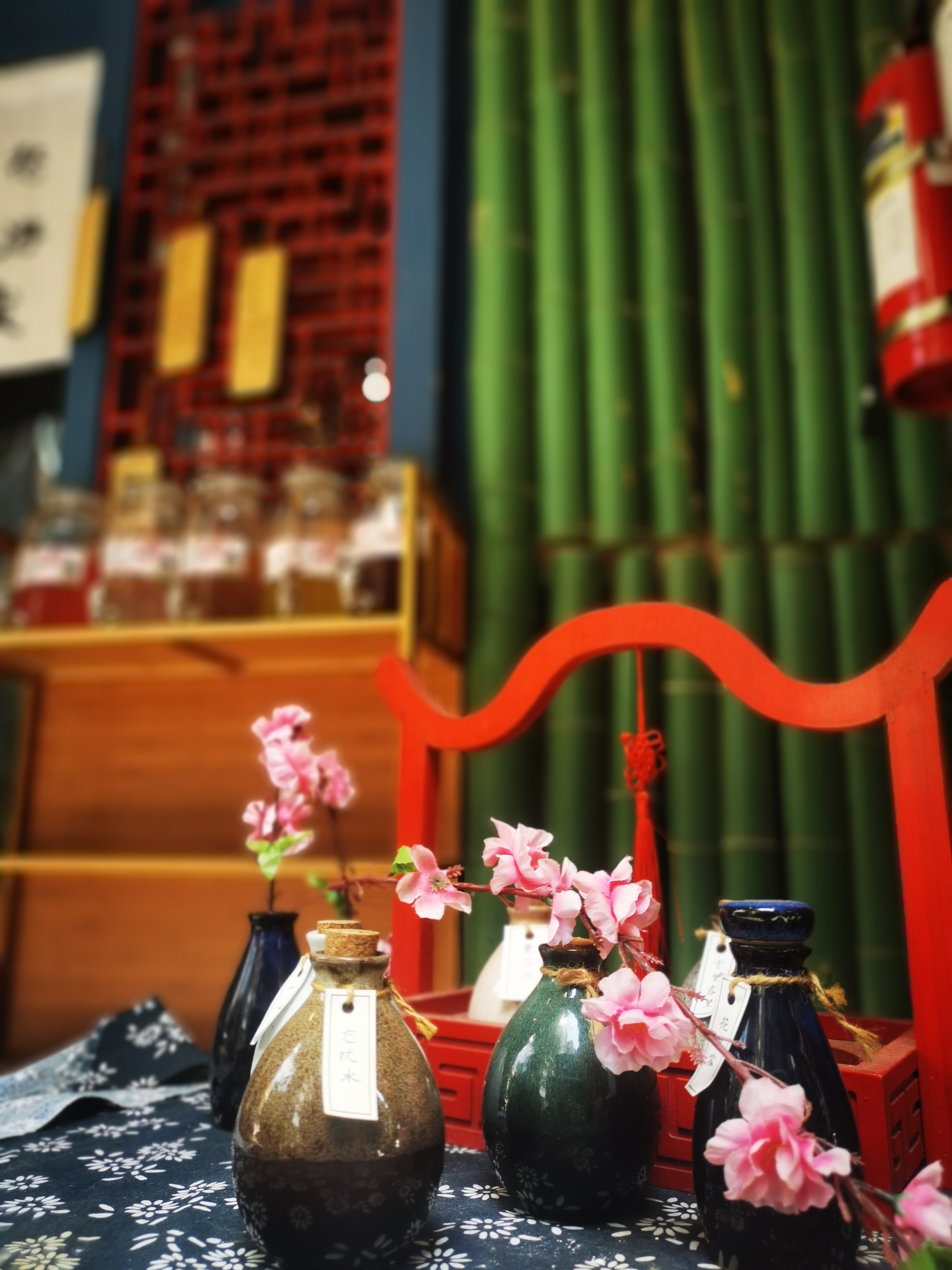 古风花瓶配桃花 尽显文艺酒水饮品风采