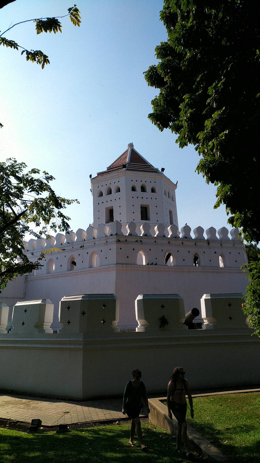 白色古建筑，独特魅力尽显其中