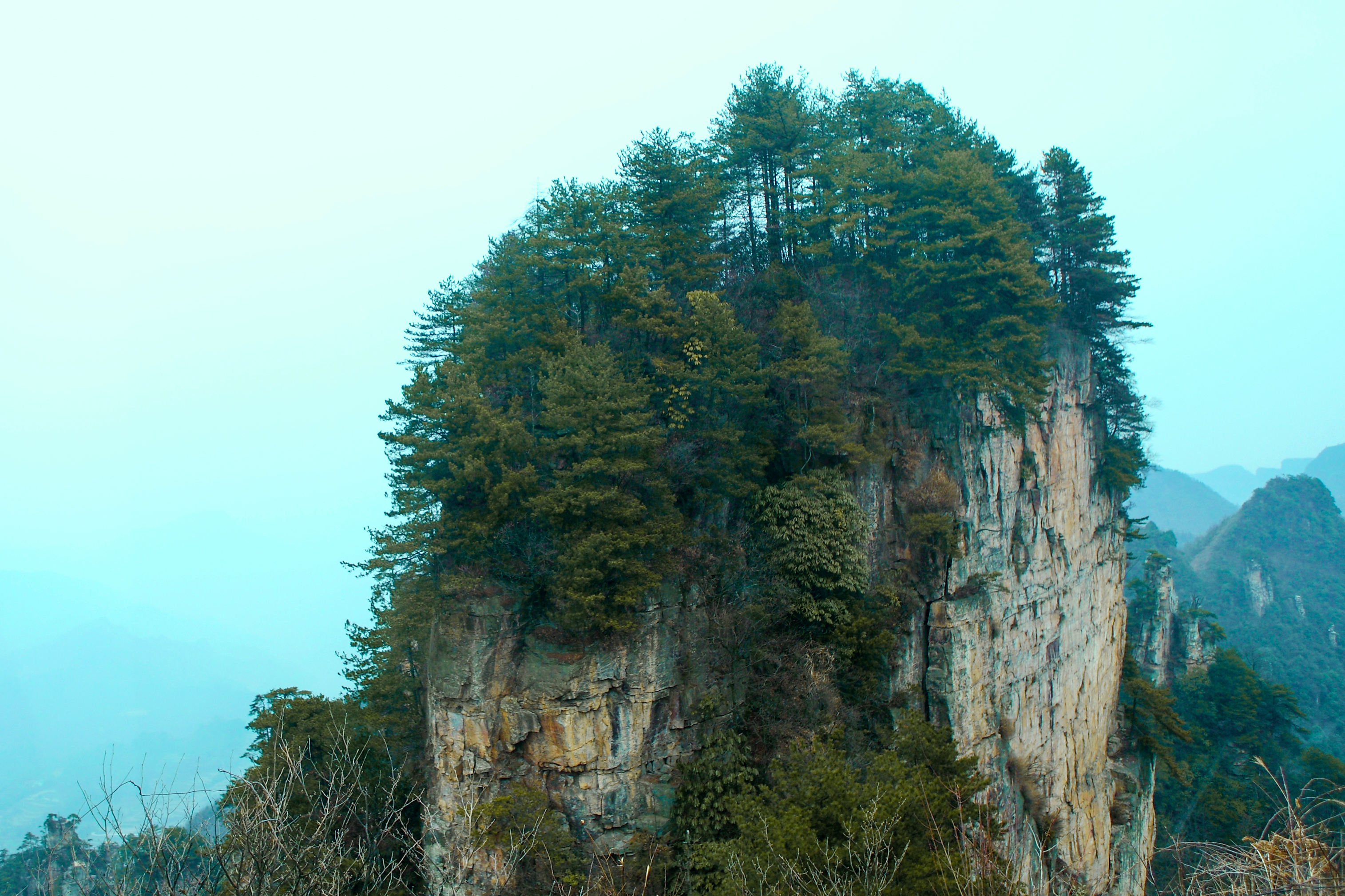 巍峨山脉风景