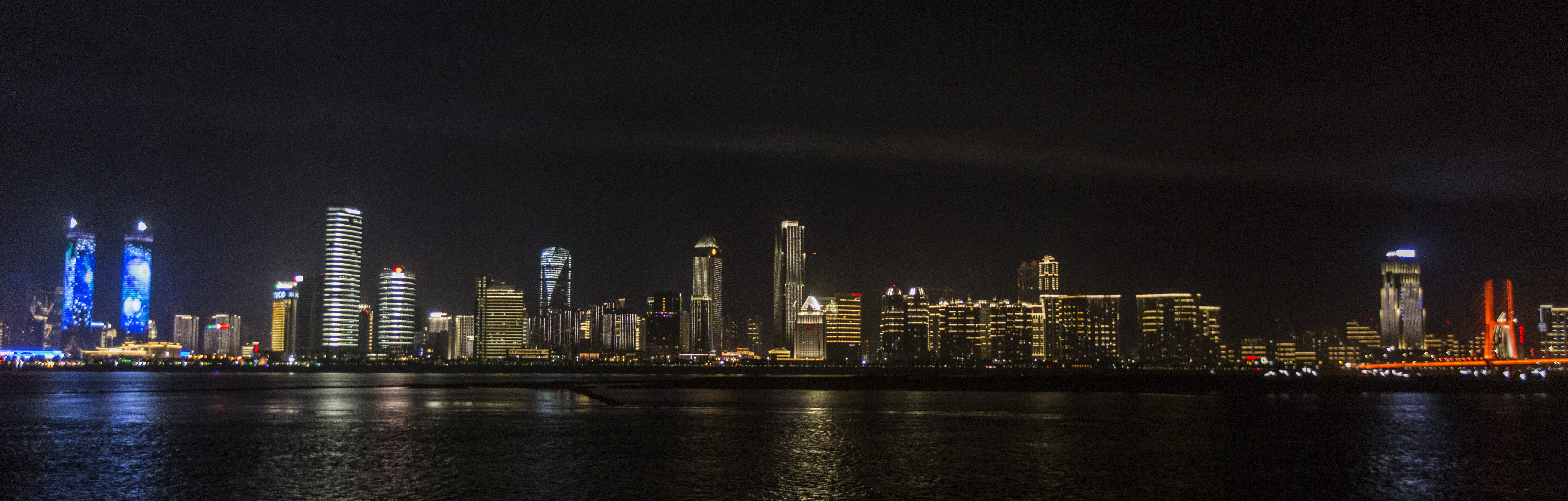 璀璨夜景下的城市灯火 电脑壁纸素材