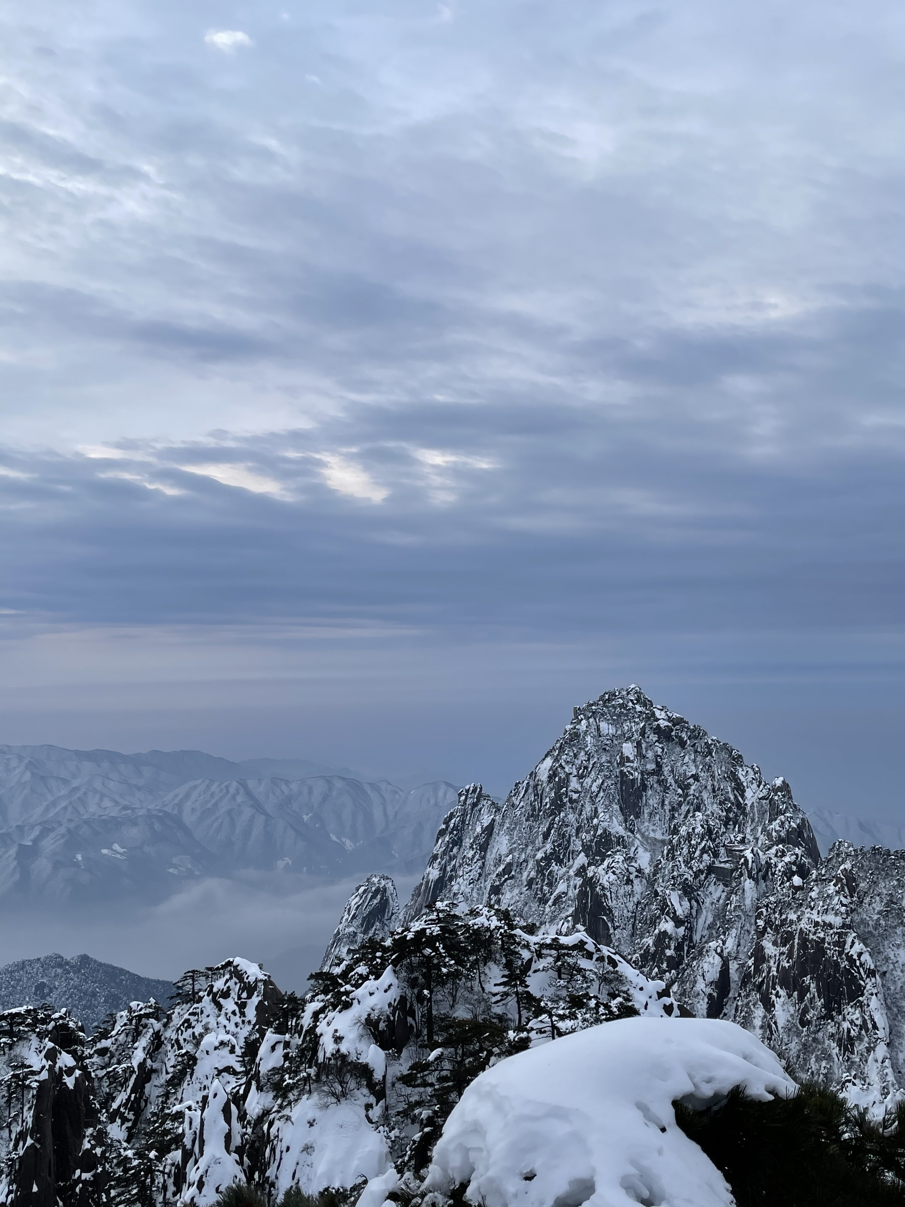 雪后壮丽雪山风景图，绝佳手机电脑壁纸