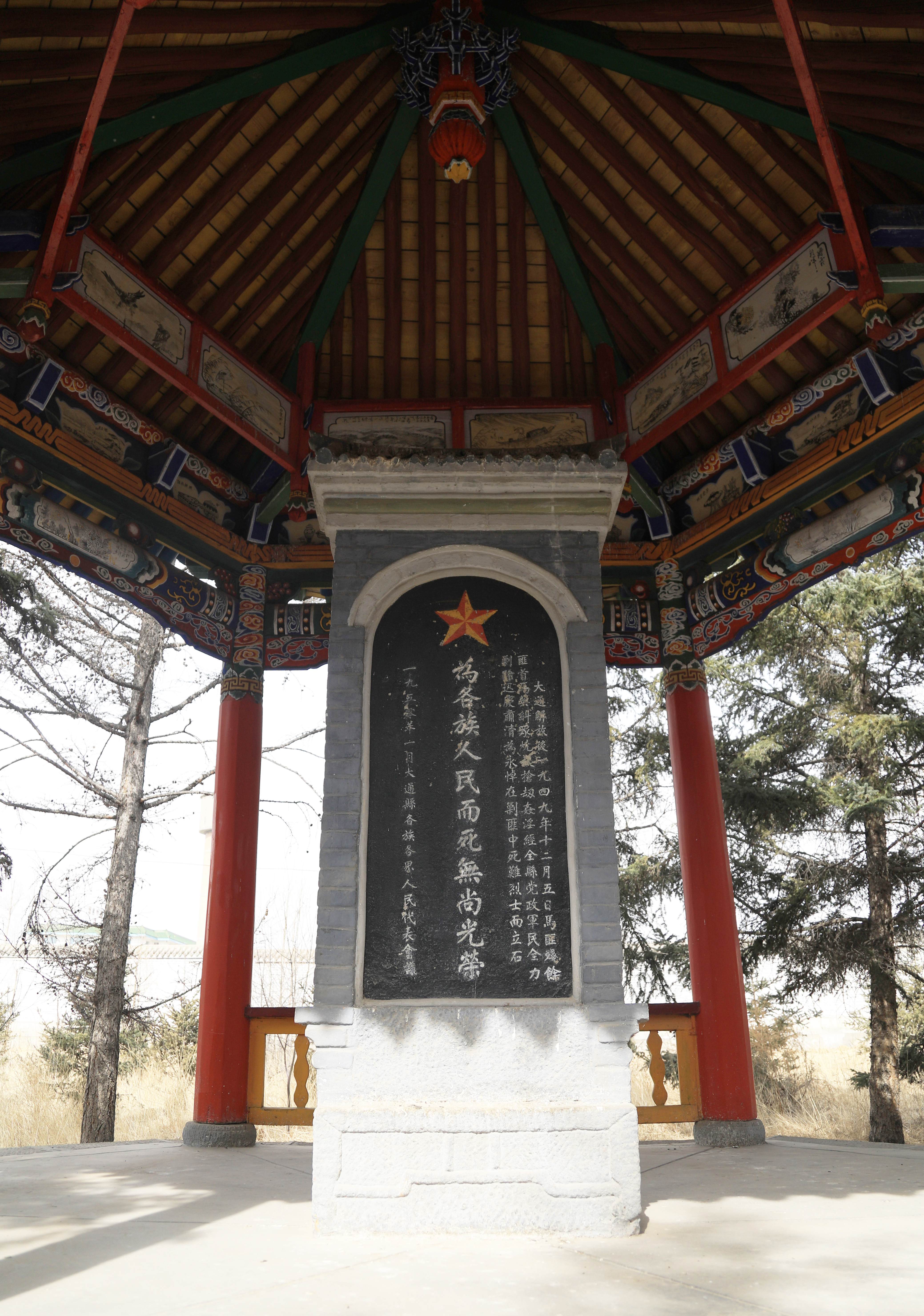 中式风格纪念碑彰显革命精神与历史底蕴