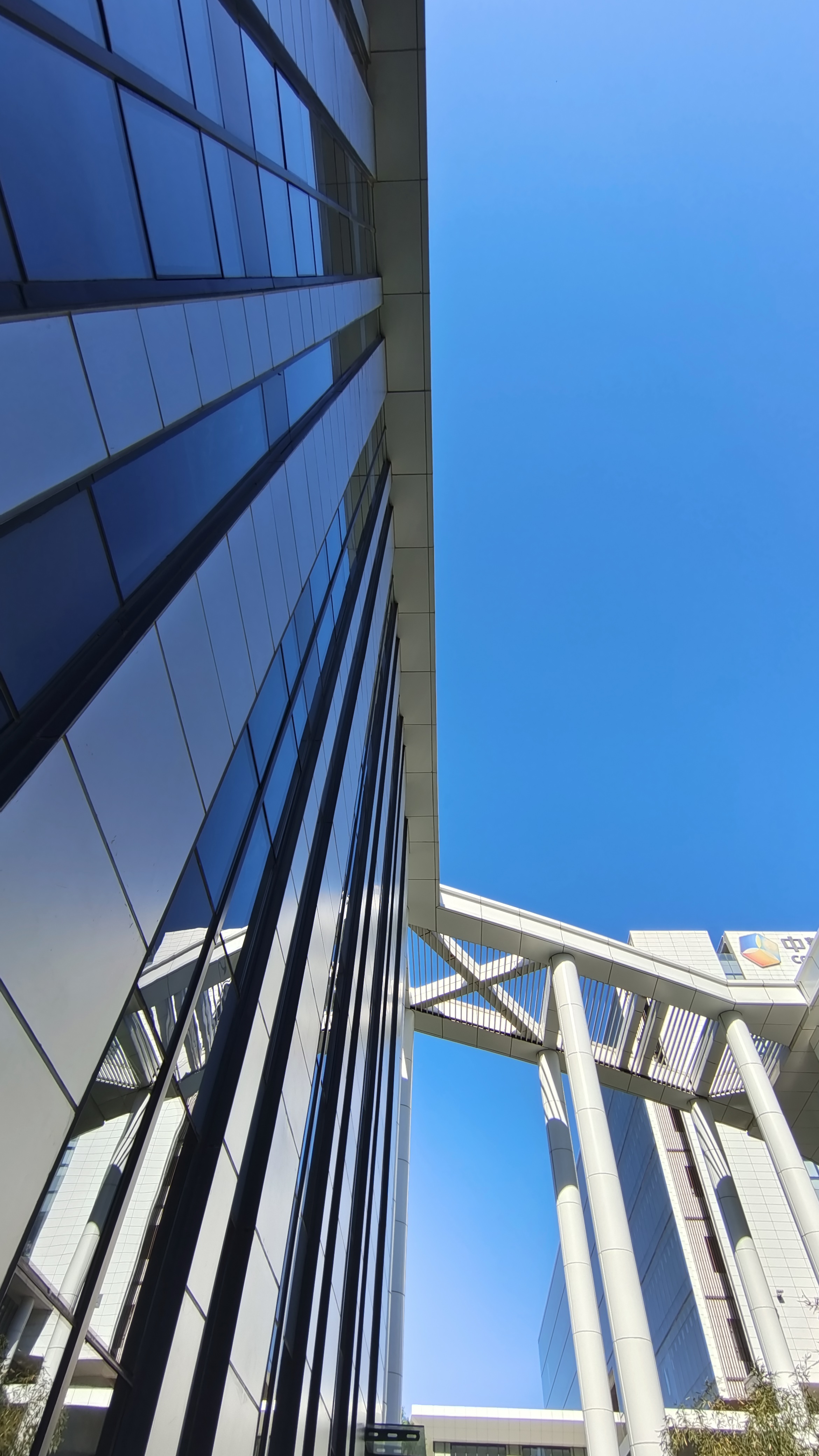现代风格大楼建筑 商务办公环境尽显高端