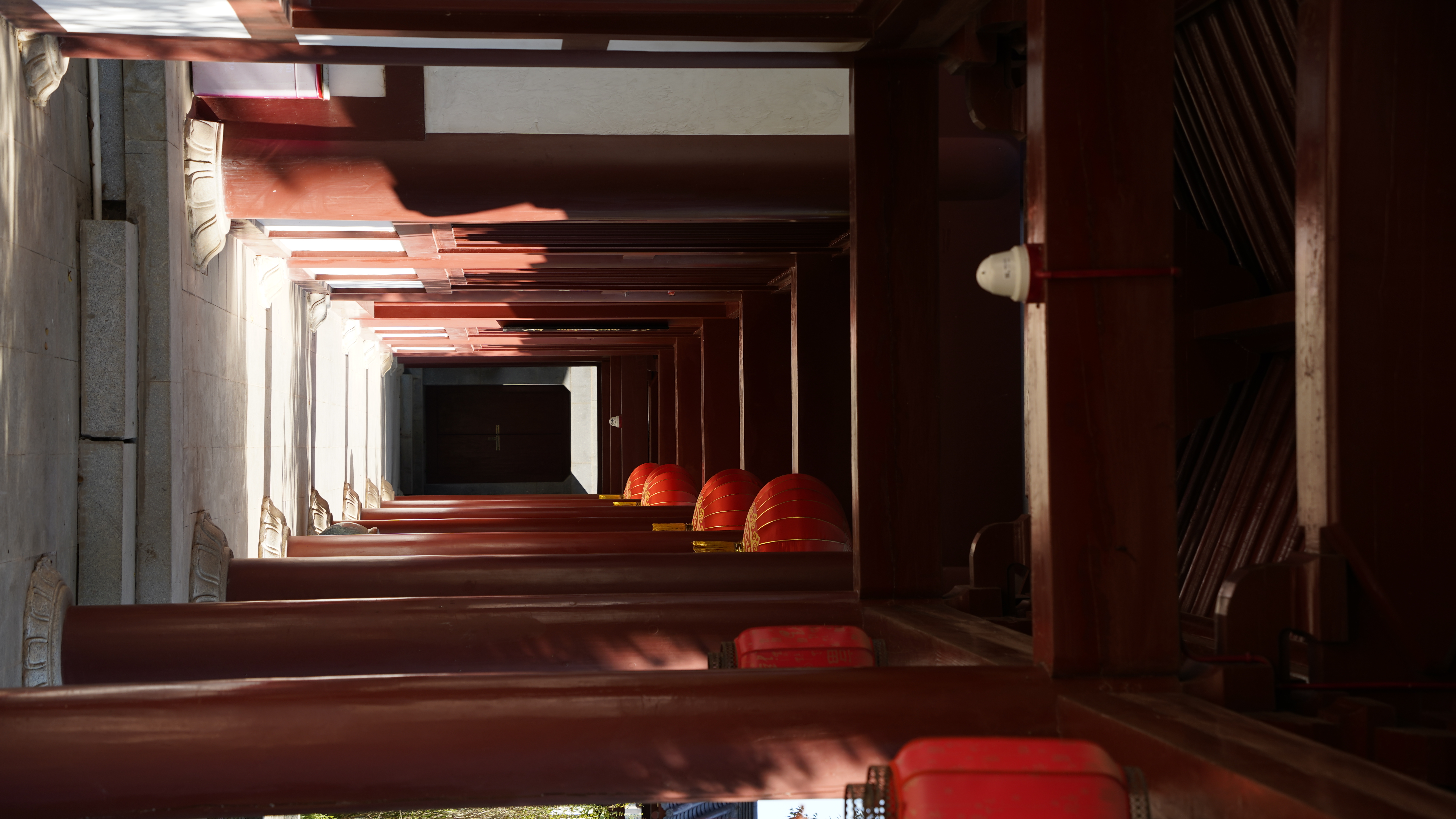古建筑独特视角展现，传统韵味十足的照片