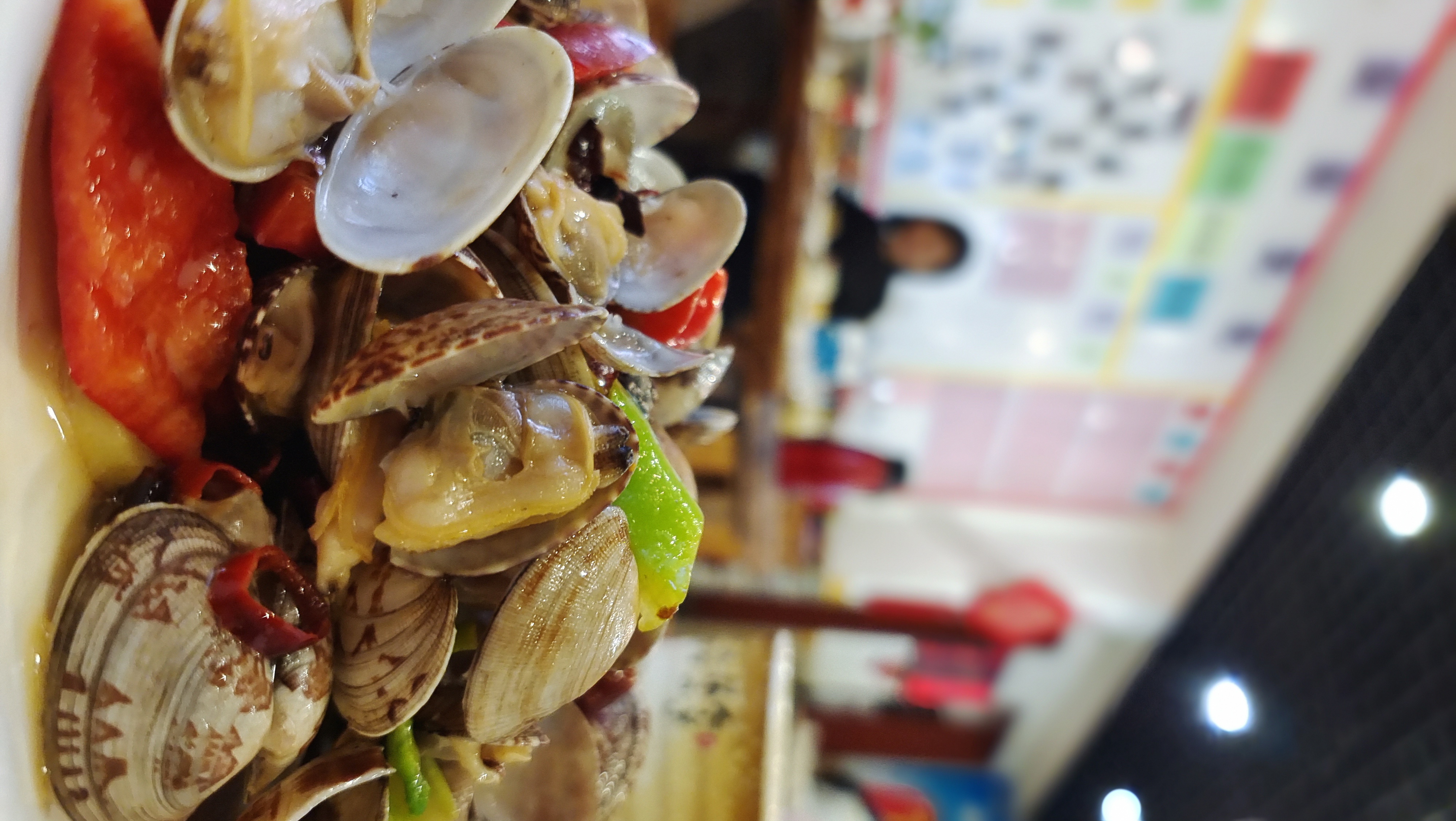 美味花蛤海鲜大餐，鲜香四溢令人垂涎欲滴
