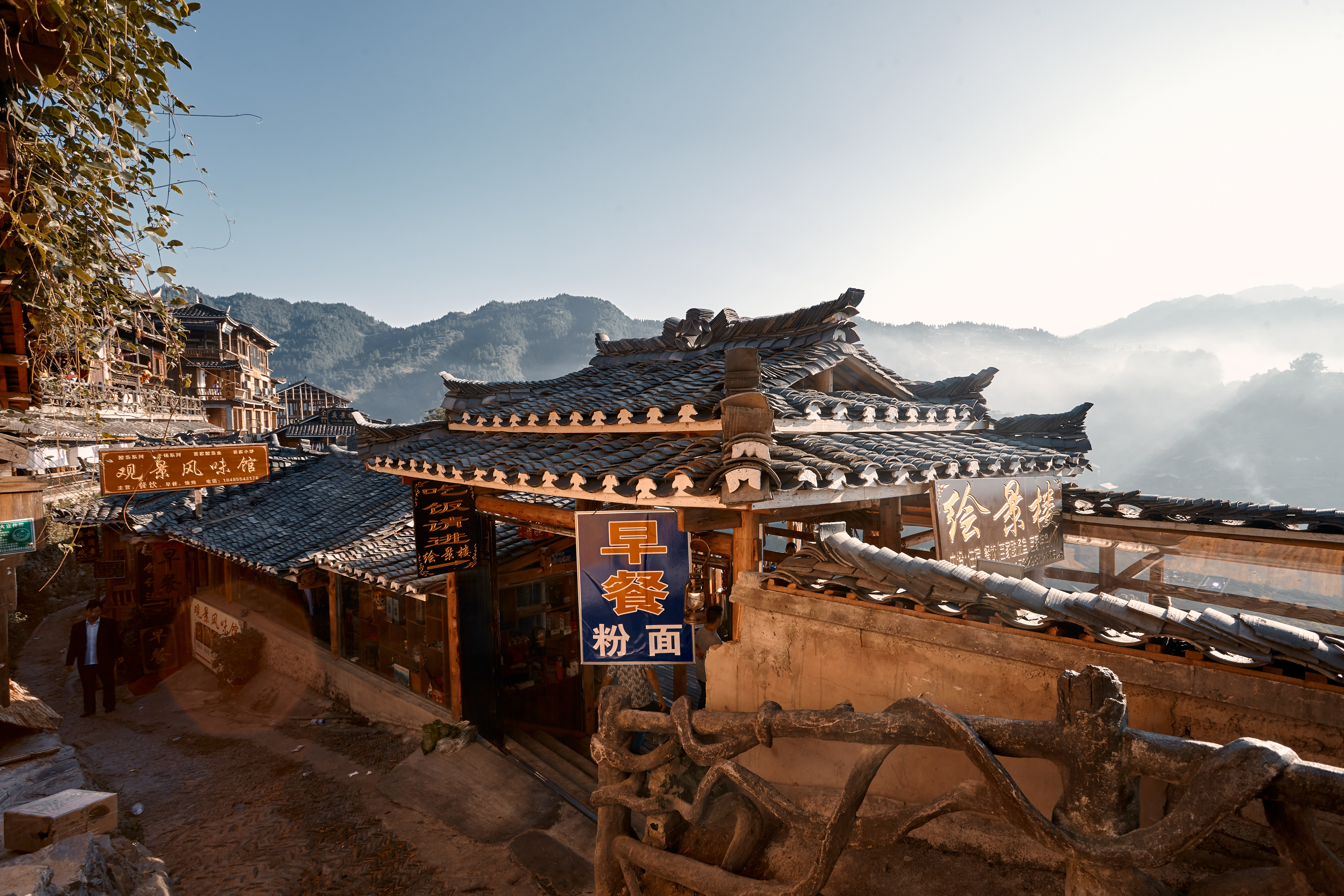古色古香的乡村古建筑，特色早餐粉面招牌