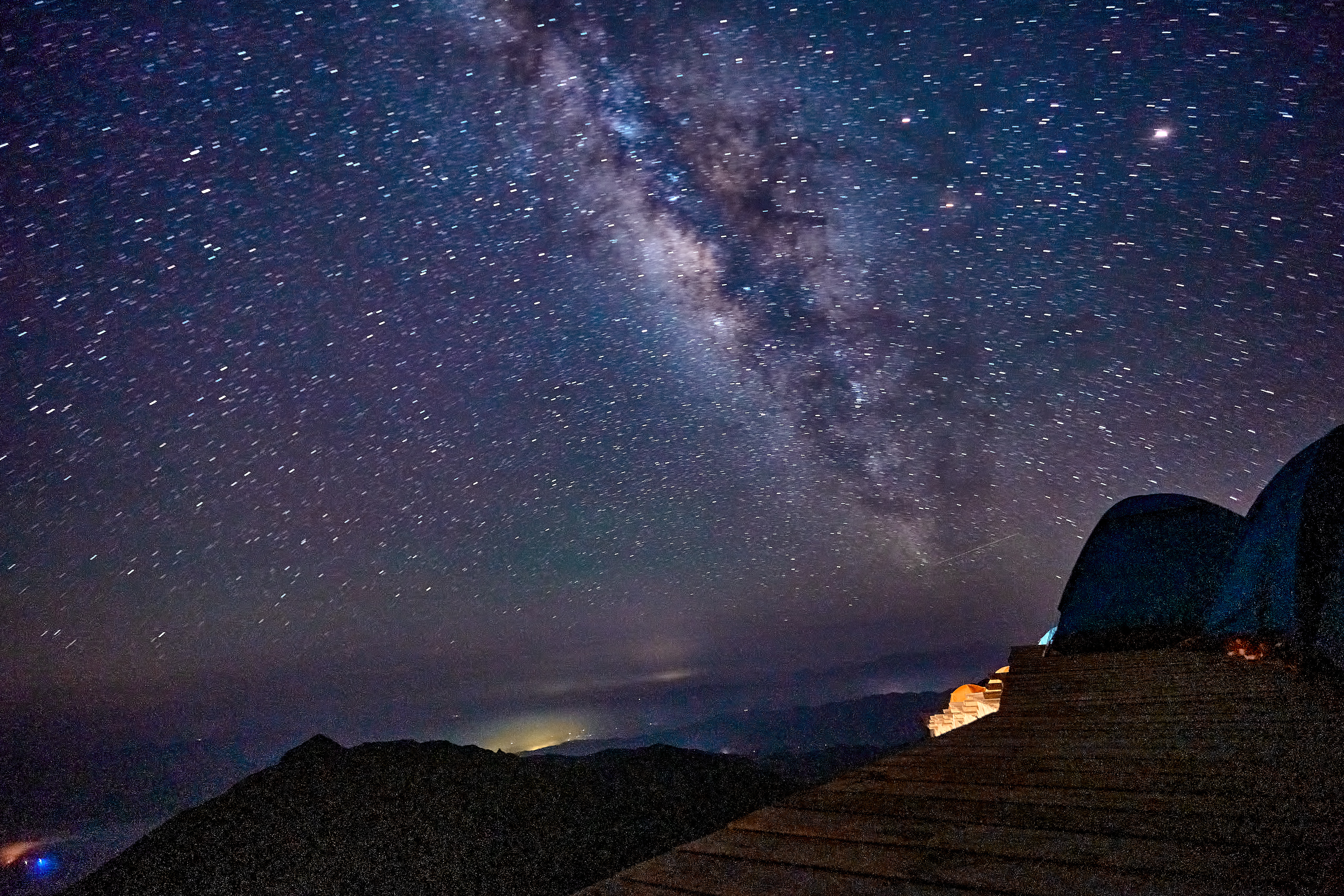 璀璨星空夜景图 绝佳电脑壁纸素材来袭