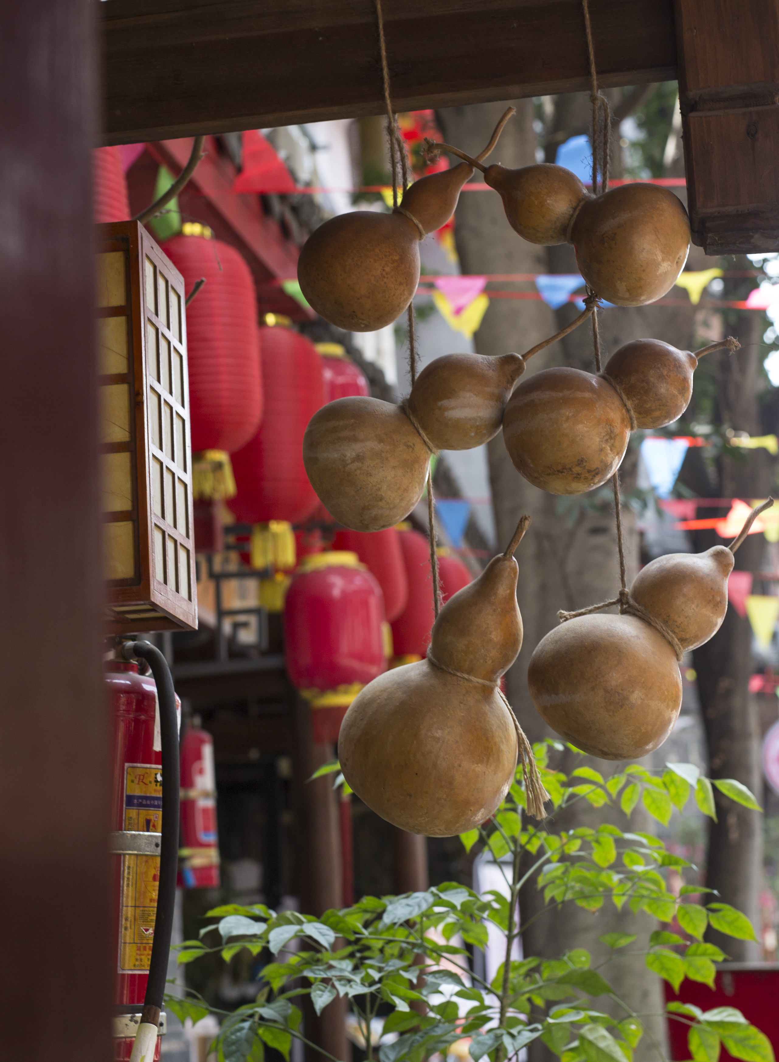 葫芦挂饰装点节日氛围尽显中国风韵味