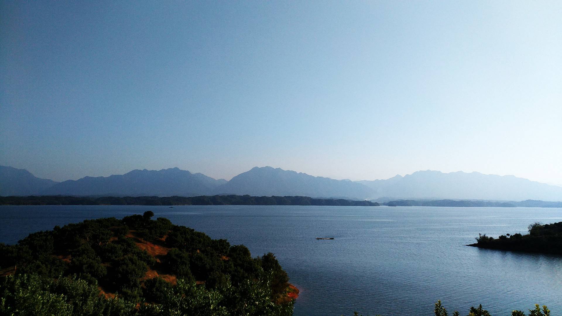湖泊山水风景美，赏景电脑壁纸清新宜人