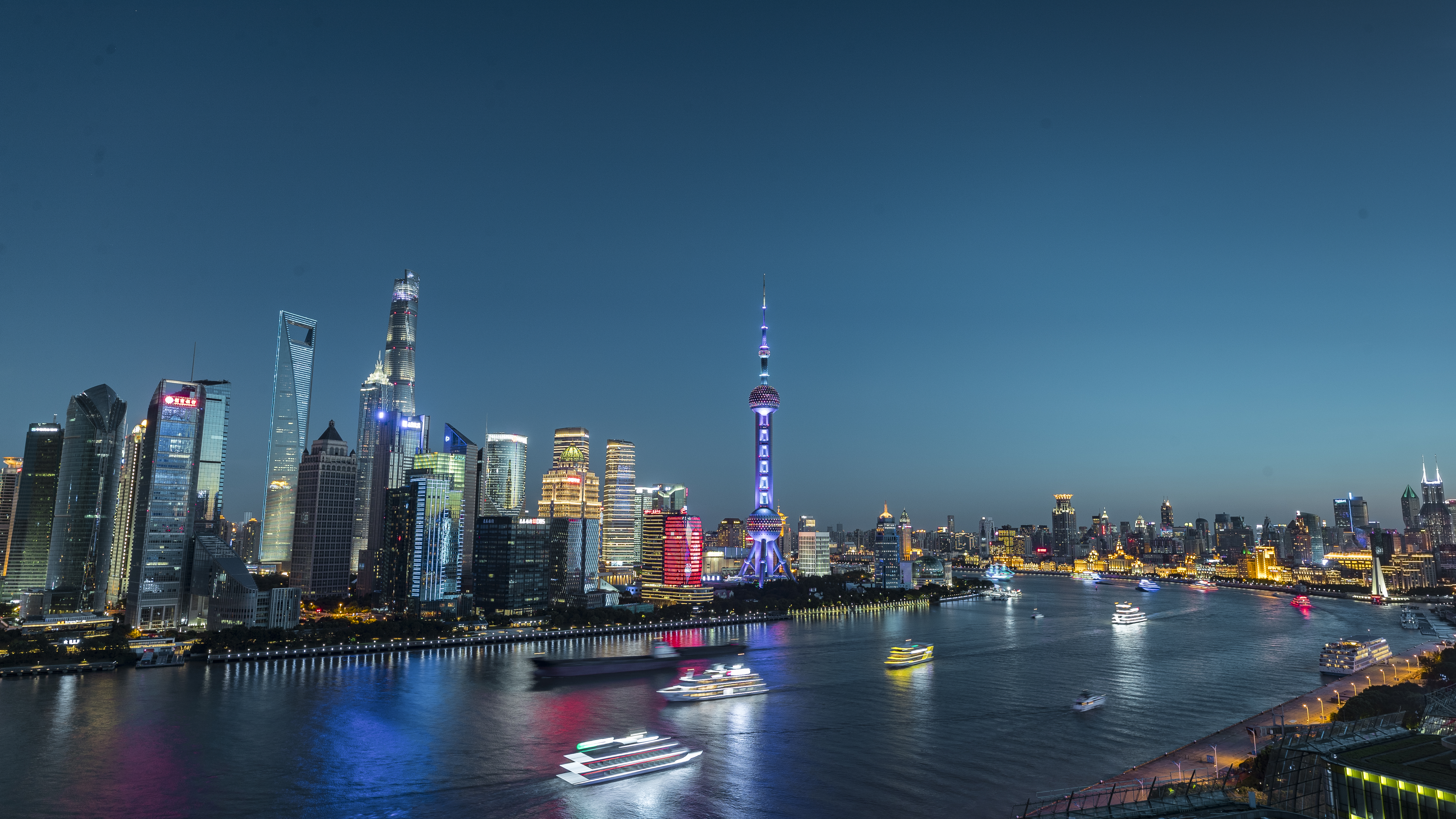 上海外滩璀璨夜景 城市地标尽显时尚风采