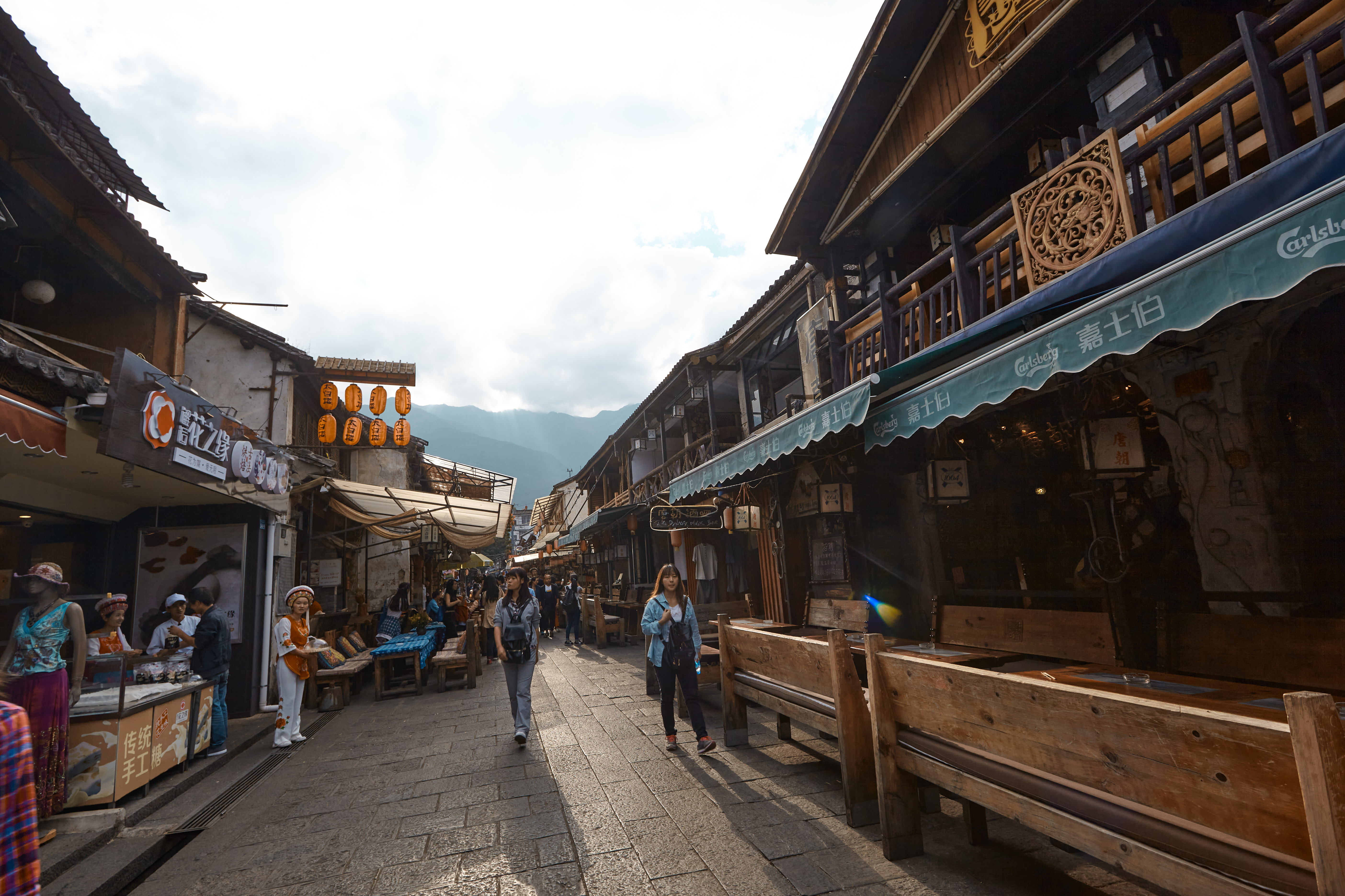 古色古香商业街，特色建筑尽显中国风