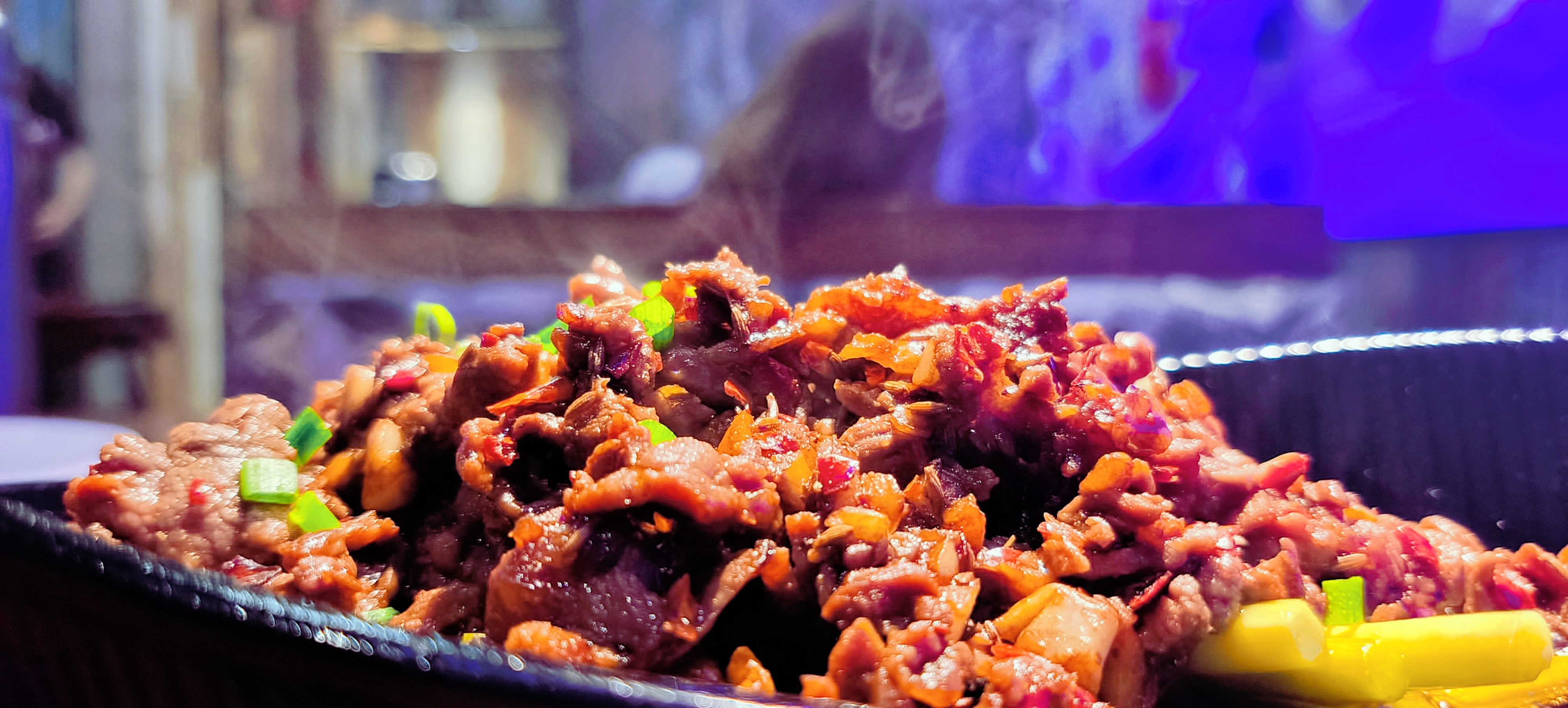美味诱人的特色肉类菜品，视觉味觉的双重享受