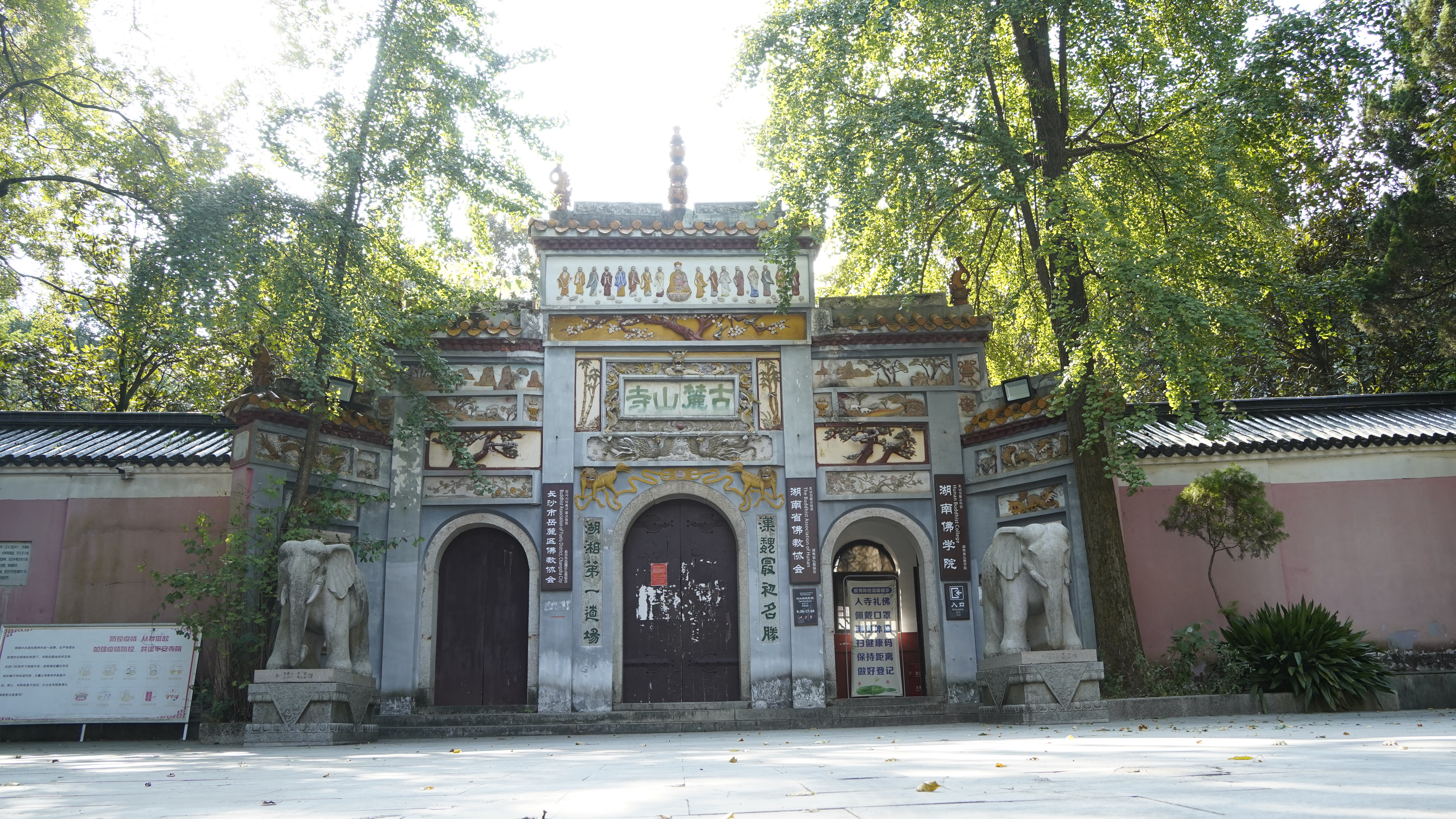 古色古香的古建筑尽显独特魅力