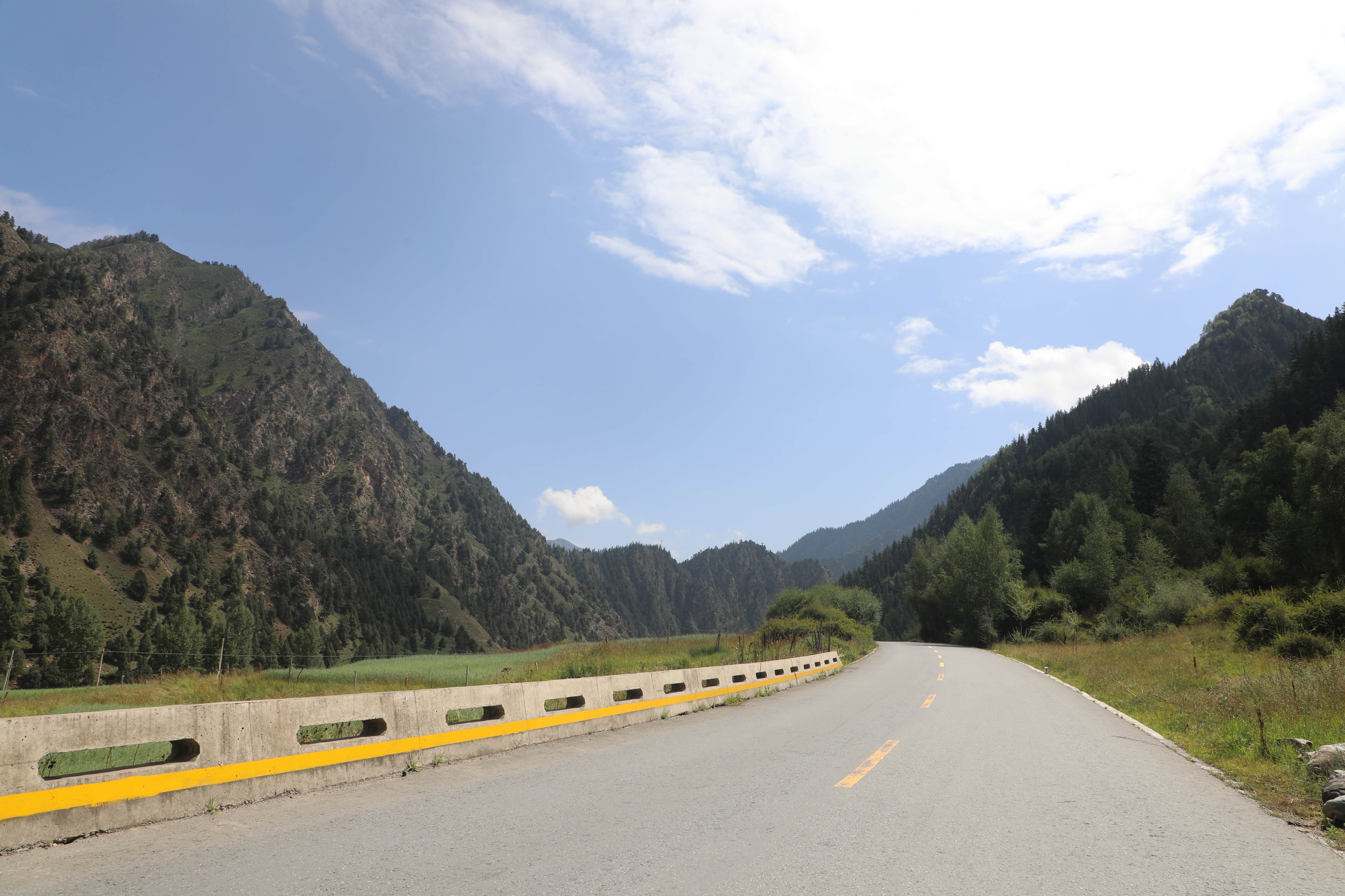 山间公路风景美，自驾出行好去处
