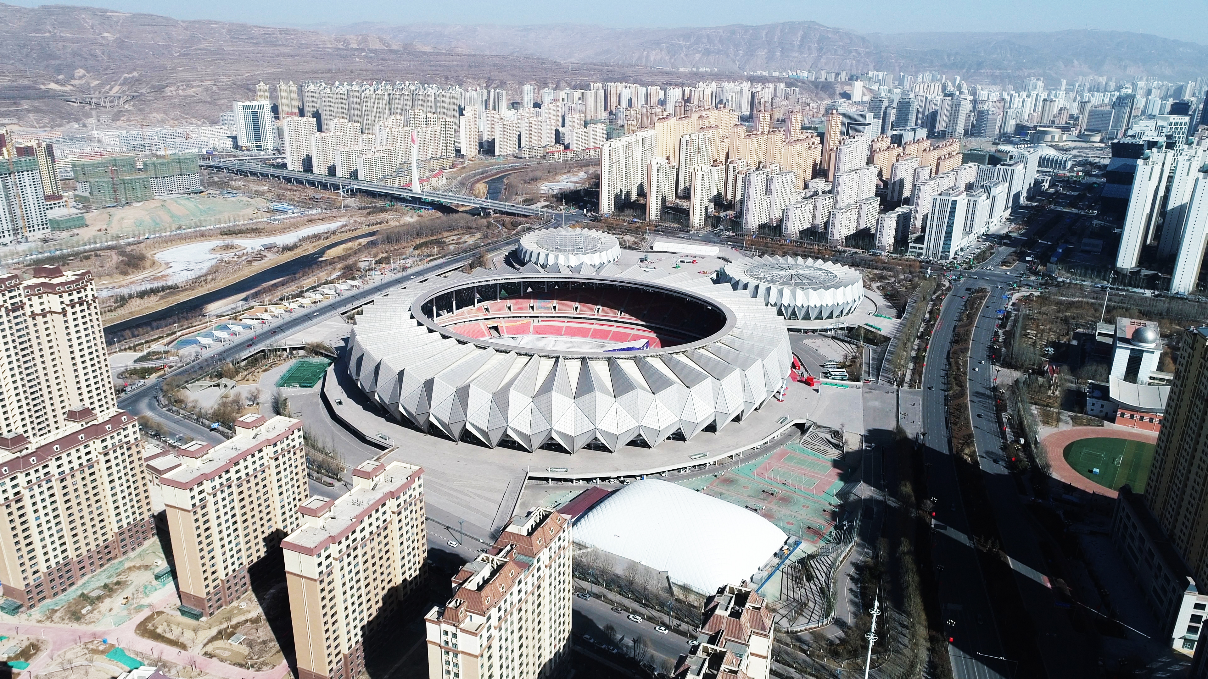 现代化城市中的大型体育场建筑风采展示